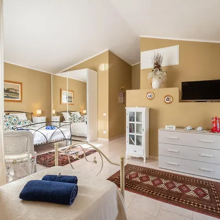 Elegante Lu' Centro A 10 Minuti Dal Mare Villa