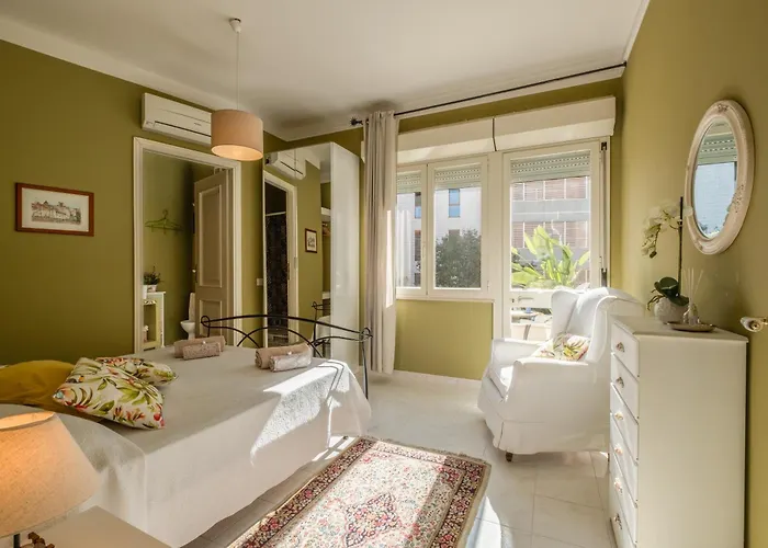 Elegante Lu' Centro Citta A 10 Minuti Dal Mare Willa Cagliari